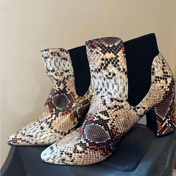 Shoes - Women’s Snakeskin Fashion boots